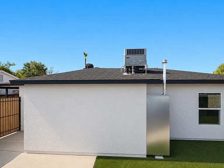 1005 E Mariposa St — Photo 23