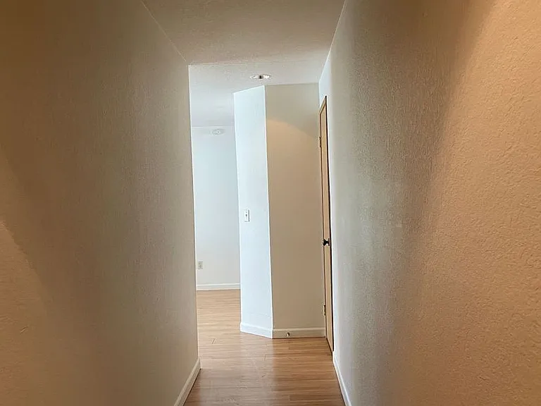 4237 8th Ave NE — Photo 31