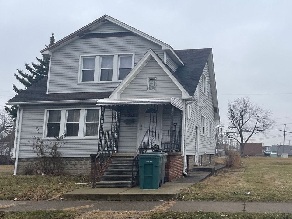 2nd image of 8925 Thayer St