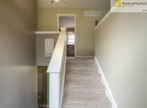 4th image of 423 NE Grant Dr