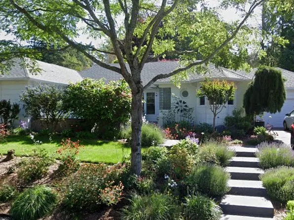 8020 SW Valley View Ct, Portland, OR 97225