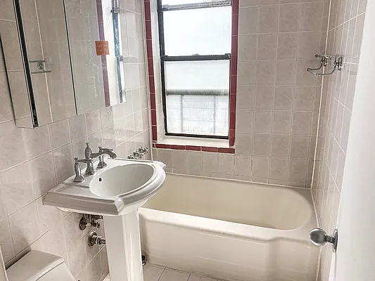 Rented by Showcase Realty | media 18