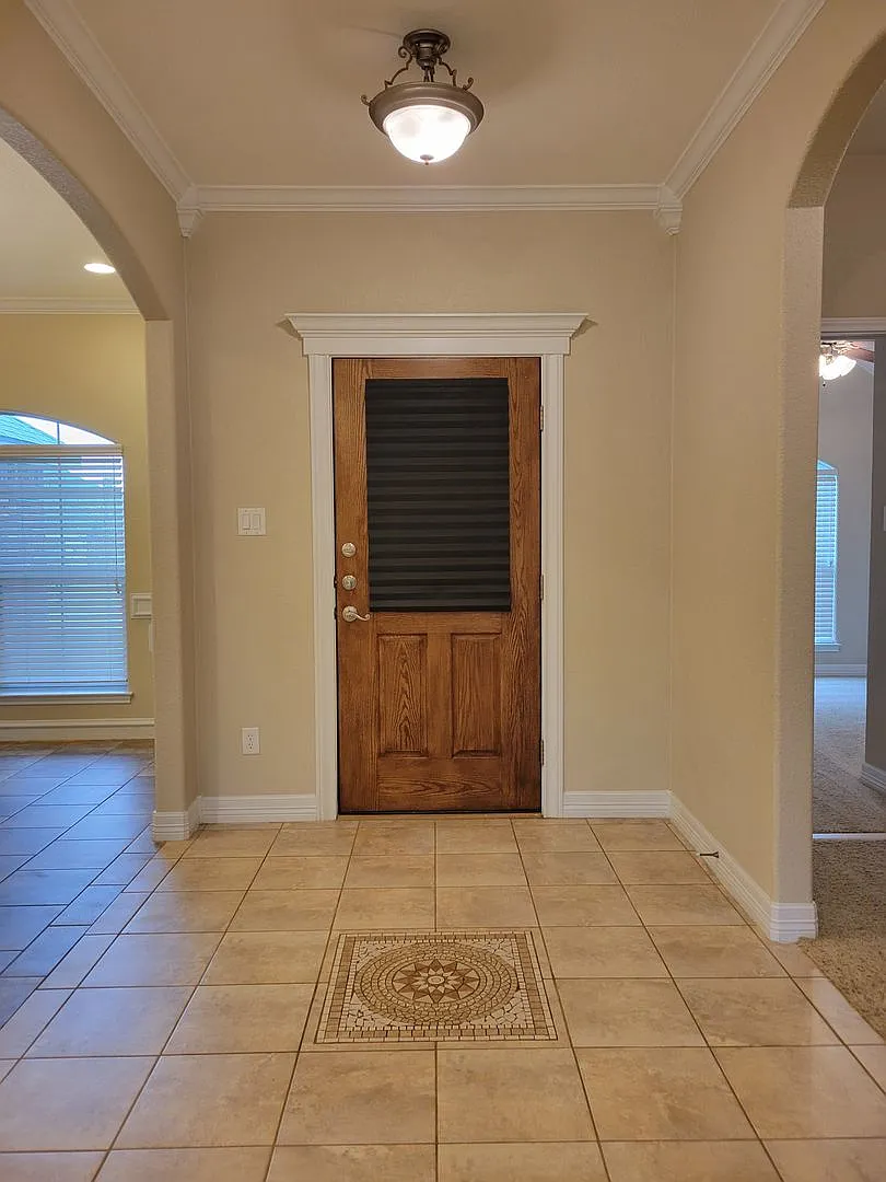 Evergreeen Estates With 2 Master Suites! — Photo 2
