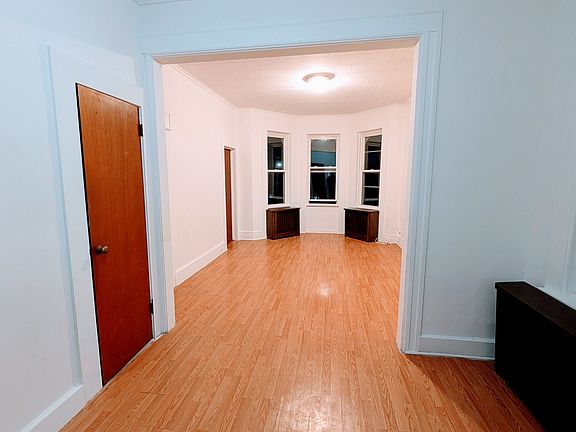 3rd image of 8510 88th Ave Floor 2