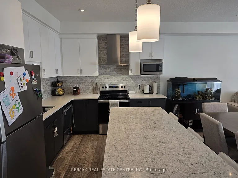 36 Queensbrook Cres — Photo 11