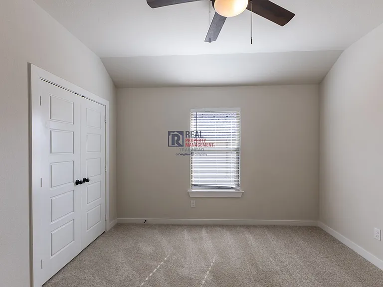 124 Mesa Dr — Photo 16