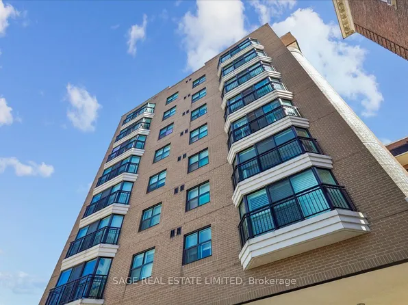 97 Lawton Blvd #901, Toronto, ON M4V 1Z6