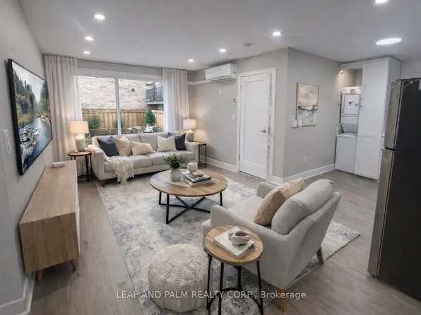 31 Huron Heights Dr #3, Newmarket, ON L3Y 3J8