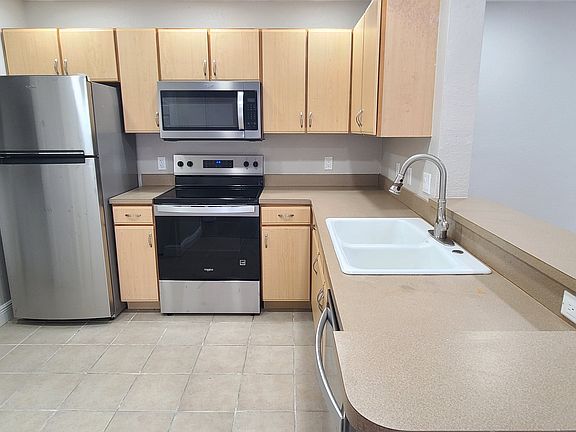4th image of 940 Village Trl Unit 3205
