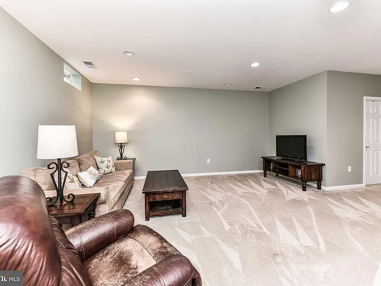 14104 Flicker Ct — Photo 37