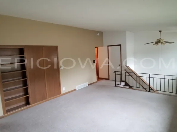 143 Harbet Ave NW #1, Cedar Rapids, IA 52405