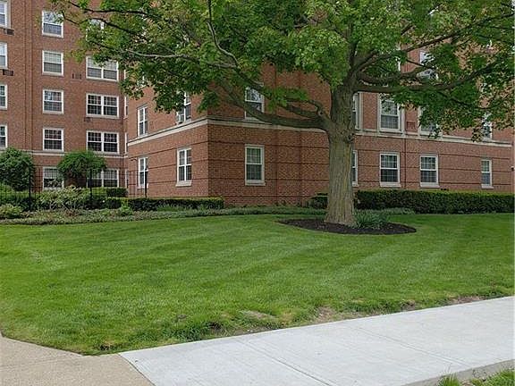 2nd image of 19101 Van Aken Blvd APT 123