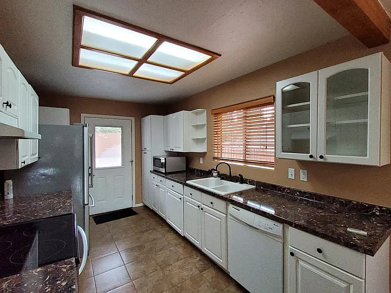 107 W Sherwood Dr — Photo 7