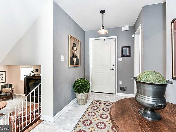 4th image of 2412 Parkers Ln