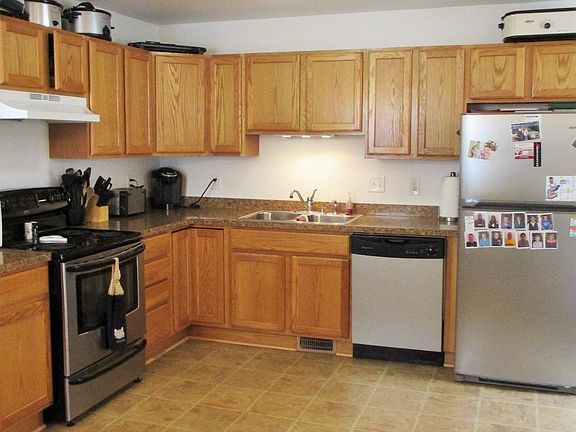 2nd image of 453 Argyle Cres