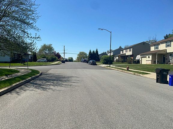 4th image of 221 Colonial Ave
