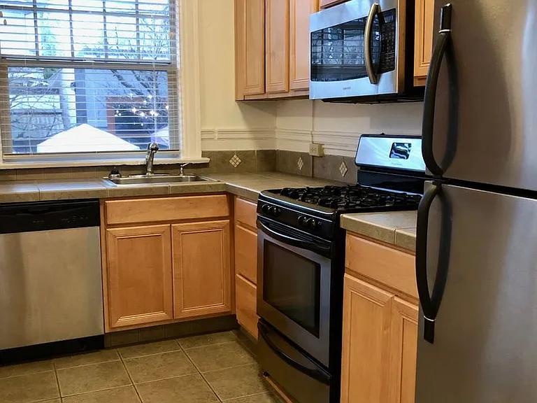 2109 NW Irving St #104 — Photo 4