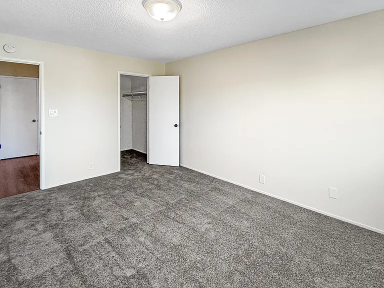 480 Crescent — Photo 17