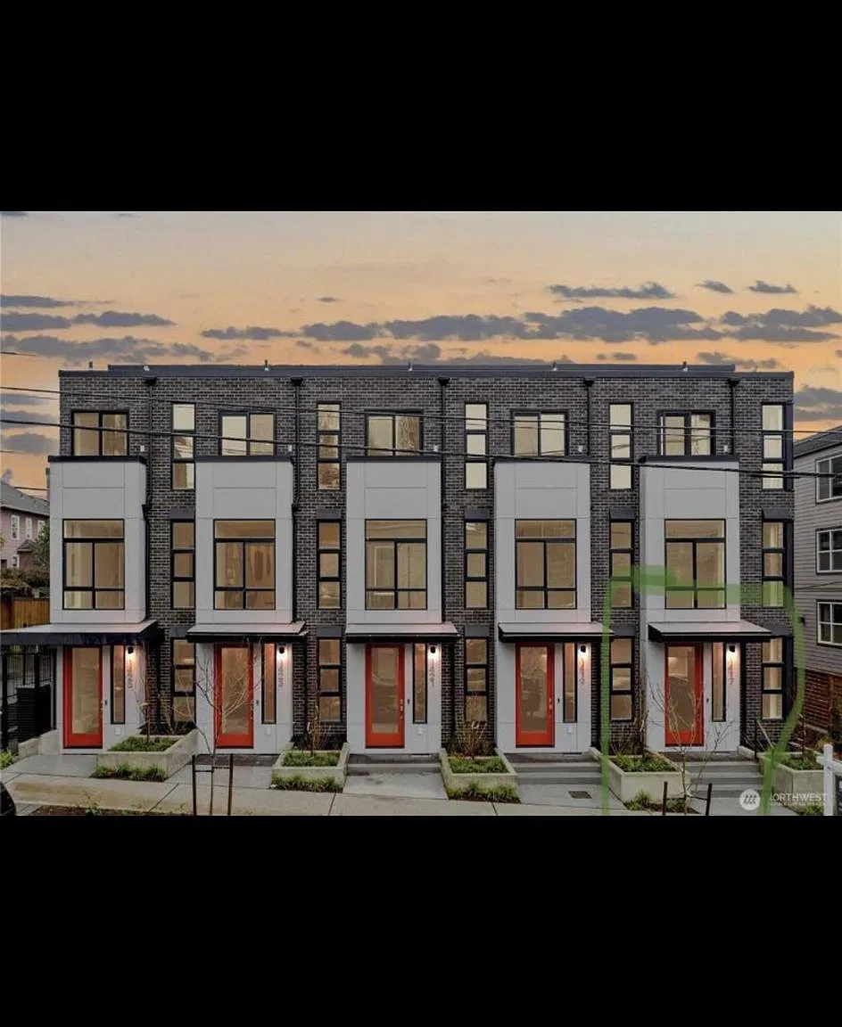 1429 E Howell St — Photo 1