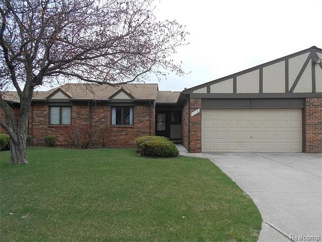 1st image of 4758 N Grand Oaks Dr