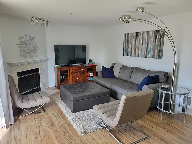 5000 Lake Washington Blvd NE — Photo 1