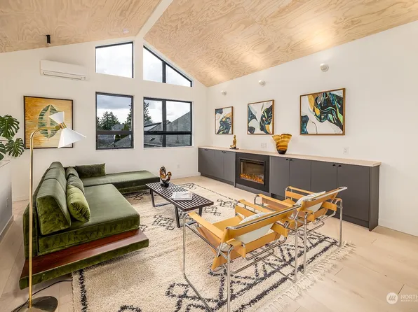 8054 Brooklyn Avenue NE #C, Seattle, WA 98115