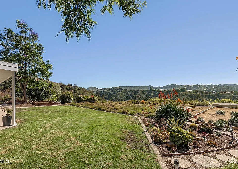 2075 Linda Flora Dr
