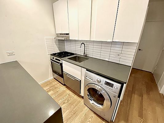 2nd image of 410 W 36th St APT 5RW