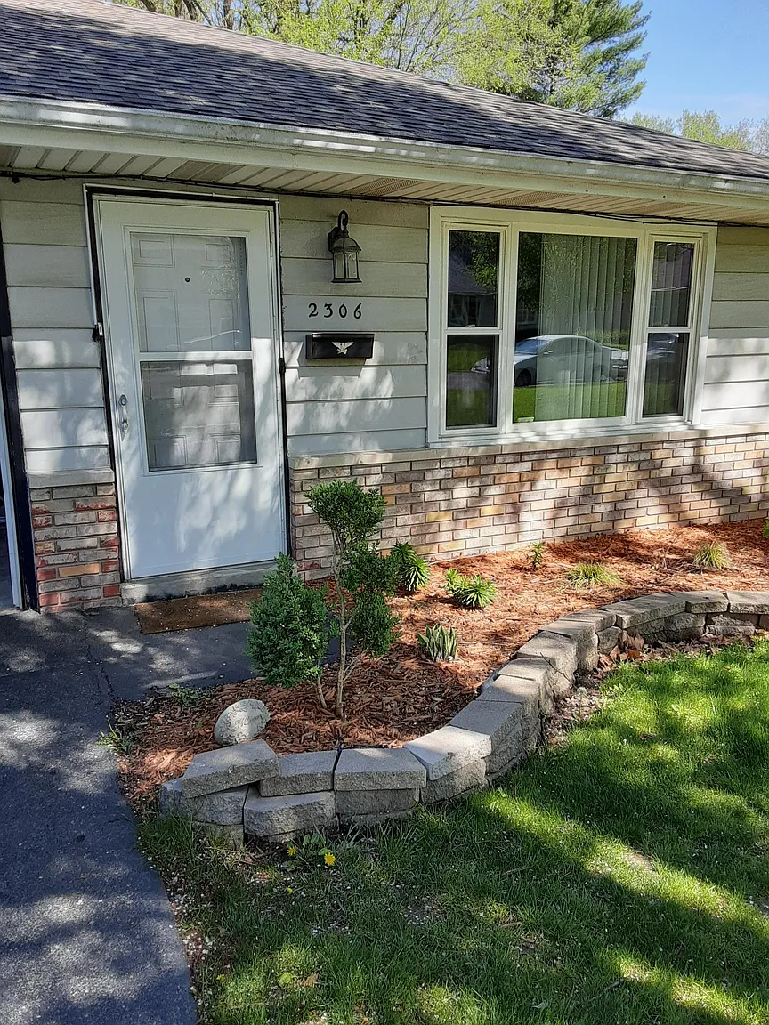2306 N Flora Ave photo 1