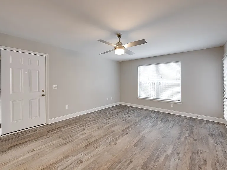 Park Ridge Apartments — Photo 18