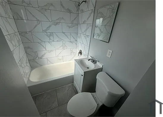 124 Fleming Ave #2R — Photo 3