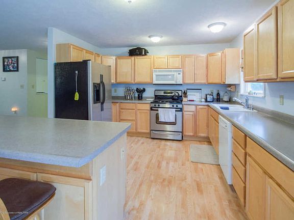 2nd image of 406 N Iris Ln