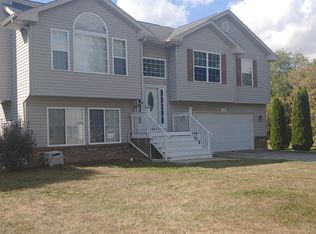 126 Queens Pl SE, Poplar Grove, IL 61065