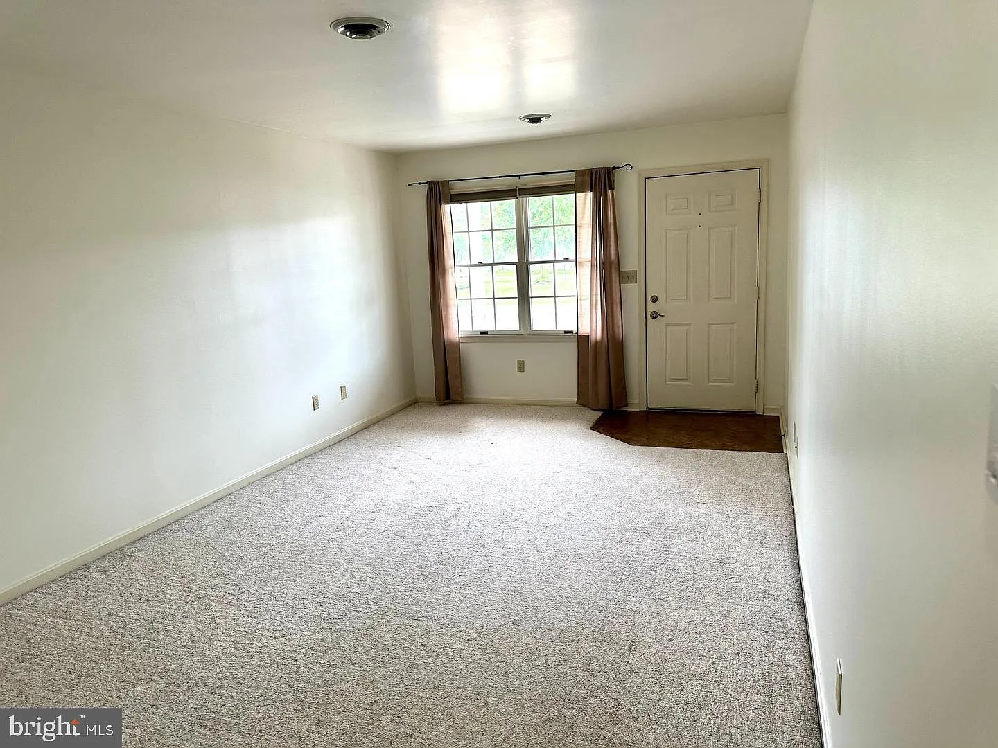 3 bed, 2.5 bath, 1680 sqft, $1,795 — Photo 3