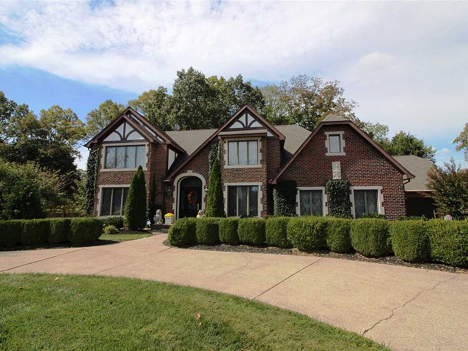 1st image of 18 Sherwood Cir