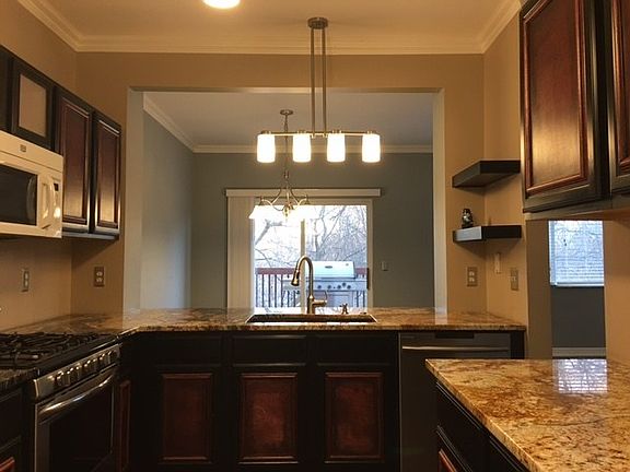 3rd image of 6401 Commonwealth Dr