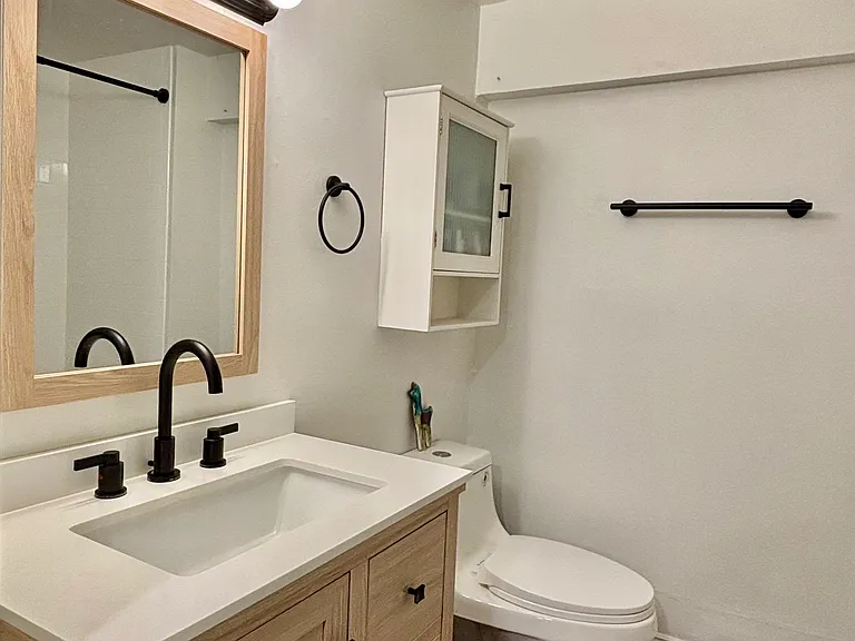 309 4th St SE #1 — Photo 12