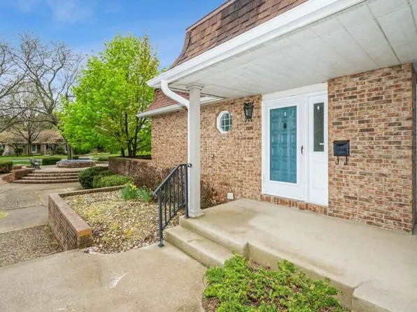 2506 Dover Ln, Saint Joseph, MI 49085