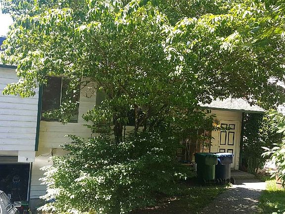 2nd image of 115 211th Pl NE