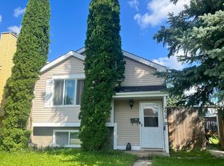 4624 36th Ave NW, Edmonton, AB T6L 3S3