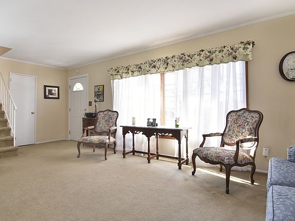 3rd image of 54 Candlewood Dr