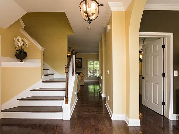 5th image of 801 Millbrook Cir