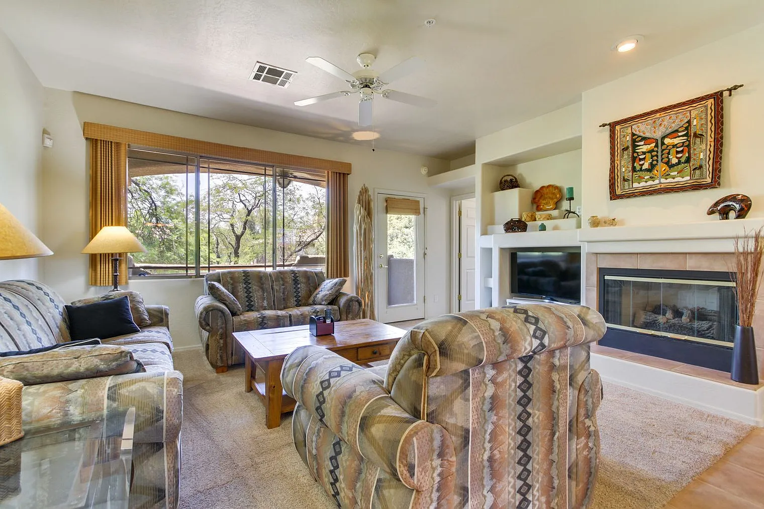 2 bed, 2.0 bath, 1463 sqft, $3,128 — Photo 2