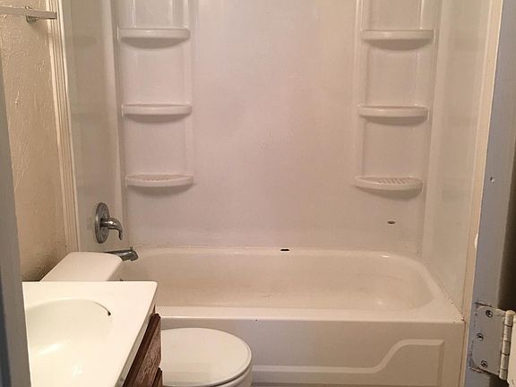 4th image of 3217 S Villa Ave
