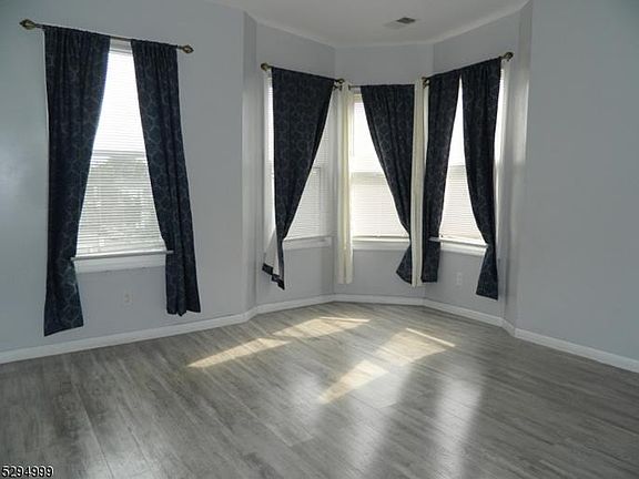 3rd image of 473 Avon Ave Floor 3