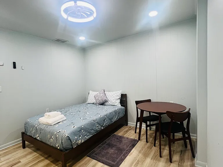 101 E Main St #6 — Photo 2