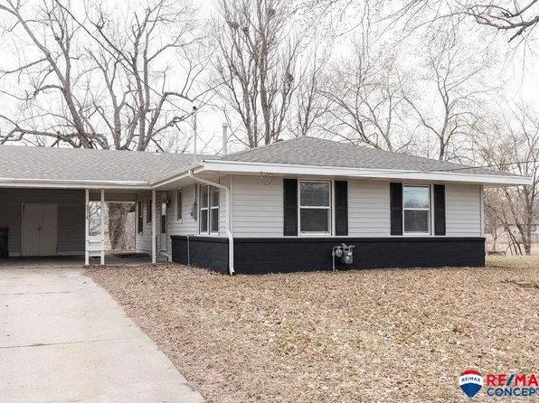 3318 Gott Cir, Lincoln, NE 68524