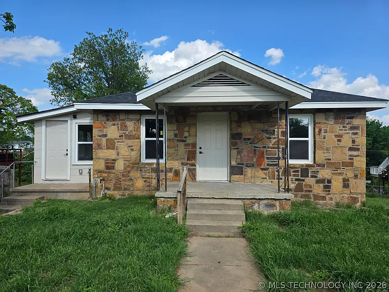 815 N Wilson Ave — Photo 1
