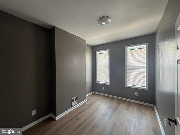 2262 N Cleveland St — Photo 2