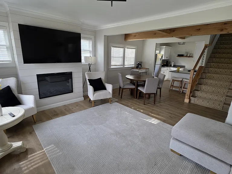 1409 E Samuel Ave — Photo 24